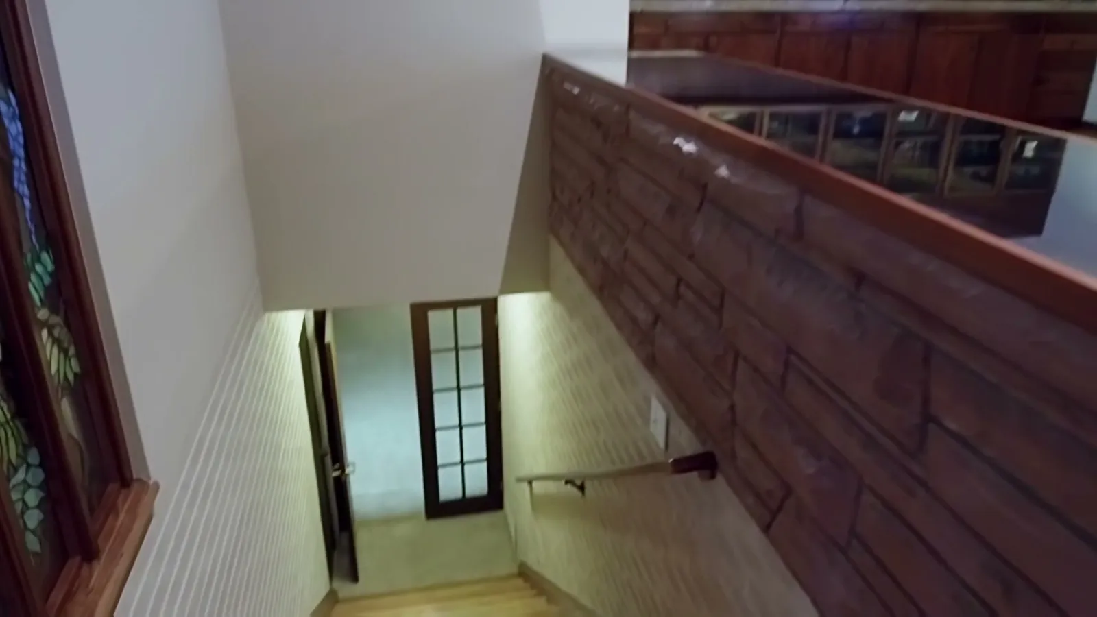 The stair to the partial lower level.