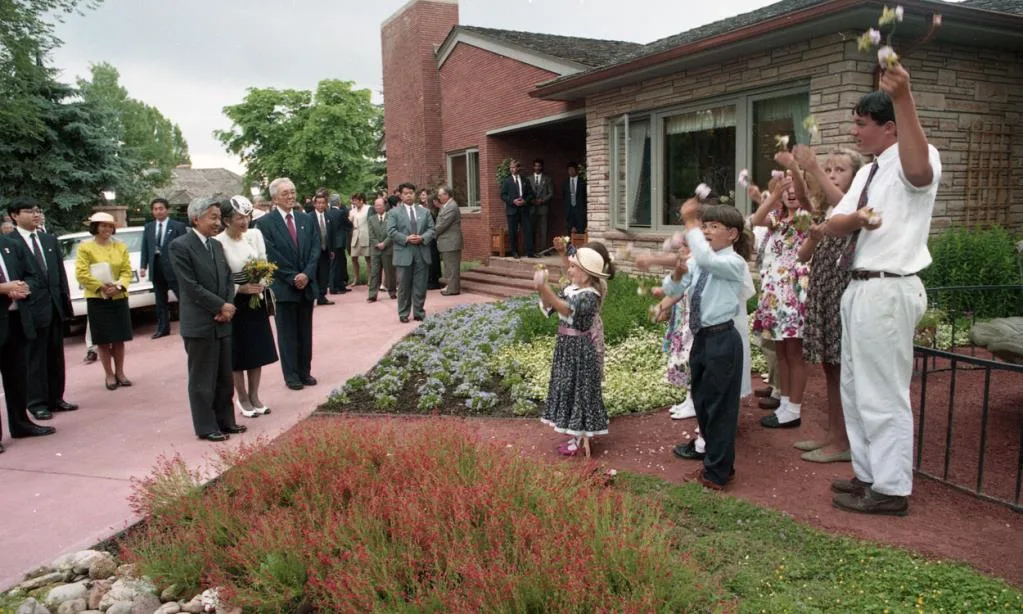 The complete welcoming group outside the Pratt residence